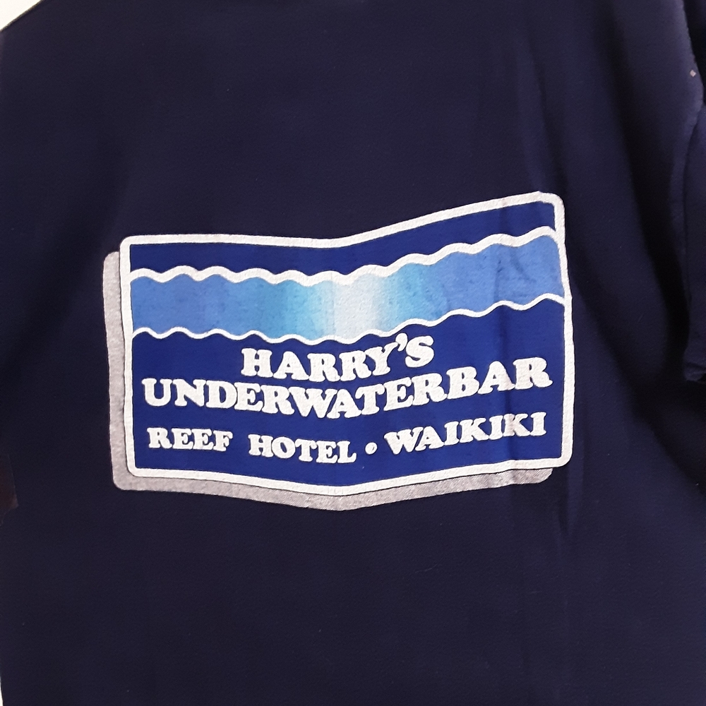 Vintage Harry's Underwater Bar Reef Hotel Waikiki T-Shirt sz Large